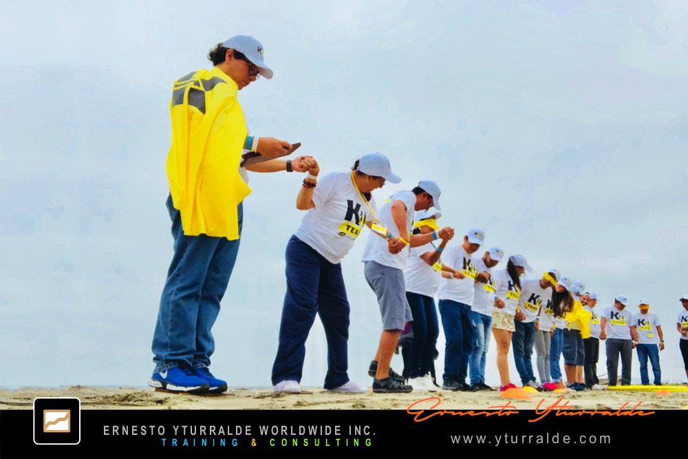 Actividad experiencial fortaleciendo liderazgo, colaboración y compromiso
