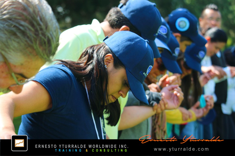 Programa corporativo de Team Building con dinámicas de cuerdas bajas