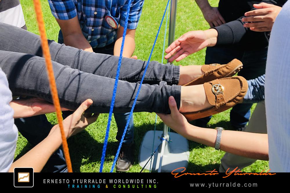 Taller de cuerdas bajas fortaleciendo la colaboración y la confianza entre equipos de trabajo