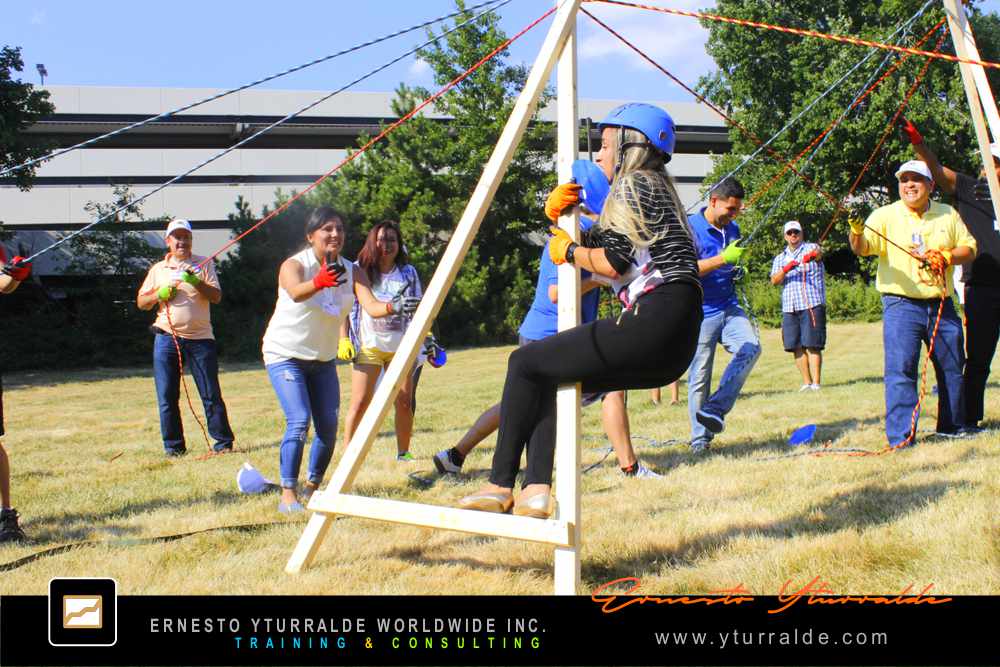 Trabajo en equipo mediante experiencias vivenciales de Team Building
