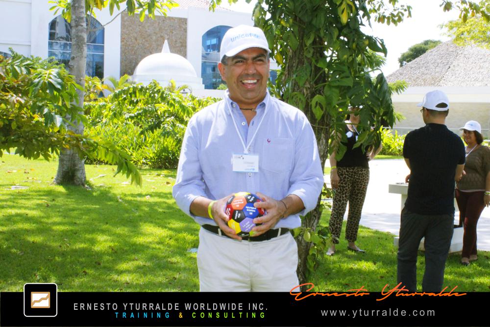 Actividad de Team Building desarrollando colaboración y compromiso